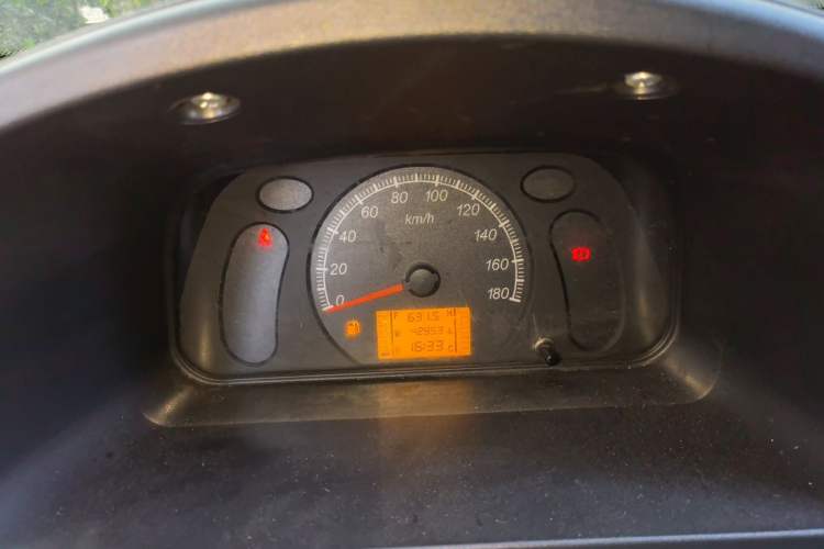 Used Wuling Zhiguang 2020 1.2L Van Utility Model China VI Emission Standard 2 Seats LSI Instrument Cluster