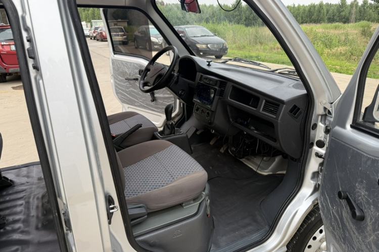 Used Wuling Zhiguang 2020 1.2L Van Utility Model China VI Emission Standard 5-Seater LSI Interior 1