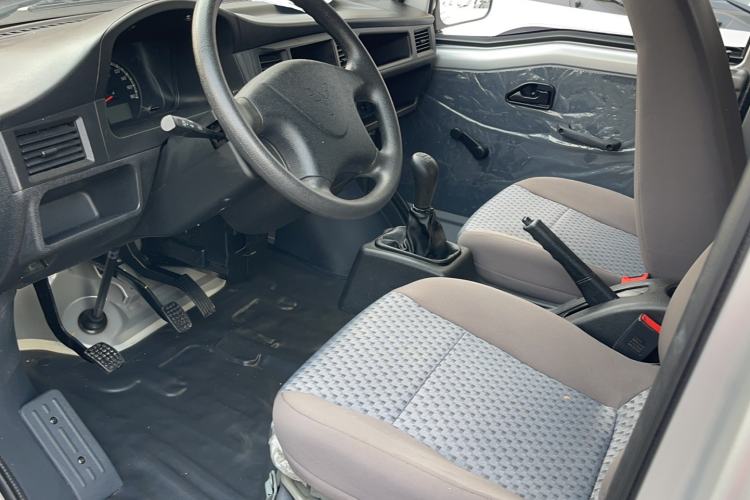 Used Wuling Zhiguang 2020 1.2L Van Utility Model China VI Emission Standard 2 Seats LSI Interior 1