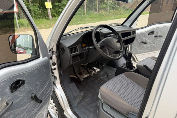 Used Wuling Zhiguang 2020 1.2L Van Utility Model China VI Emission Standard 5-Seater LSI Interior 2