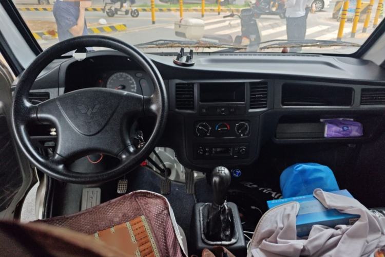 Used Wuling Zhiguang 2020 1.2L Van Utility Model China VI Emission Standard 5-Seater LSI Interior 2