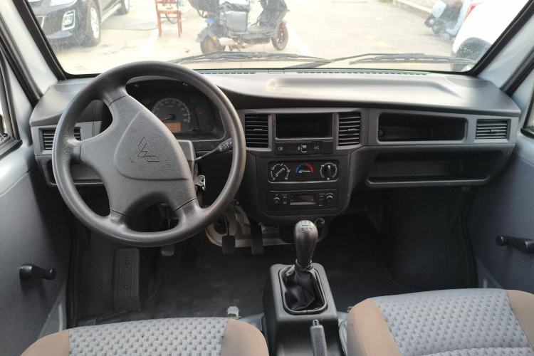 Used Wuling Zhiguang 2020 1.2L Van Utility Model China VI Emission Standard 5-Seater LSI Interior 2