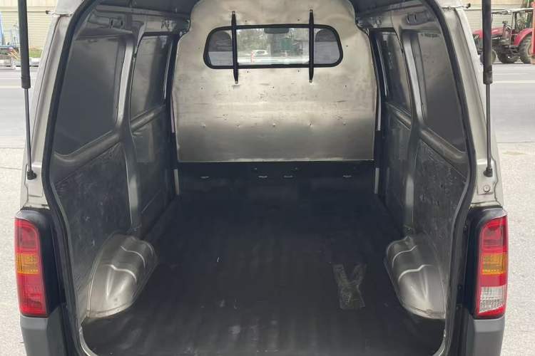 Used Wuling Zhiguang 2020 1.2L Van Utility Model China VI Emission Standard 5-Seater LSI Interior 3