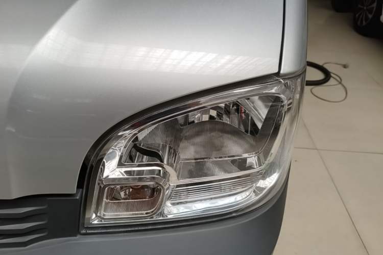 Used Wuling Zhiguang 2020 1.2L Van Utility Model China VI Emission Standard 2 Seats LSI Left Front Headlight