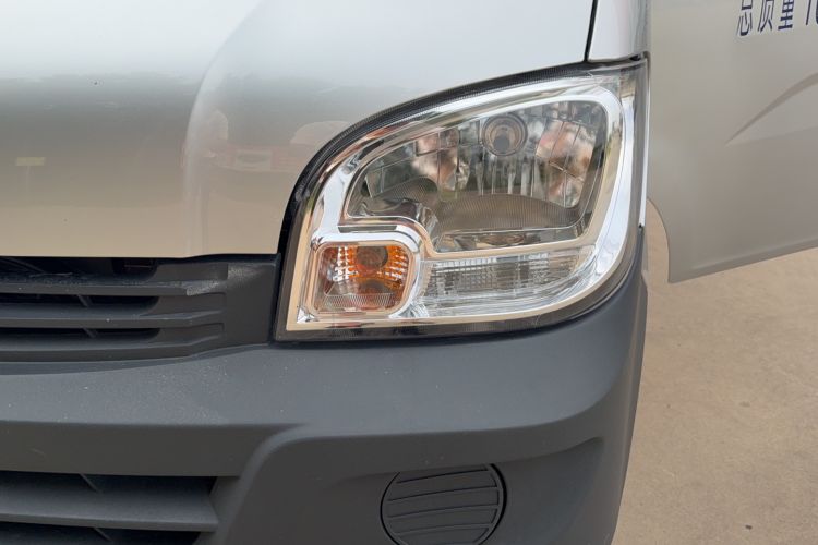 Used Wuling Zhiguang 2020 1.2L Van Utility Model China VI Emission Standard 5-Seater LSI Left Front Headlight