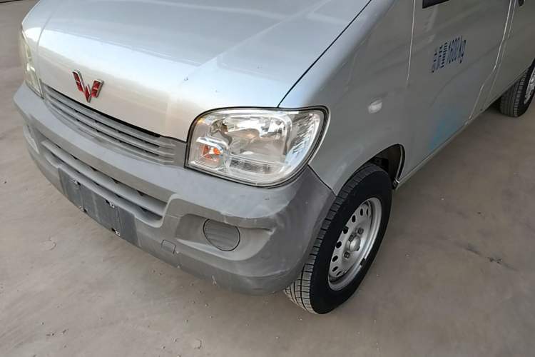 Used Wuling Zhiguang 2020 1.2L Van Utility Model China VI Emission Standard 2 Seats LSI Left Front Headlight