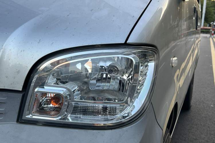 Used Wuling Zhiguang 2020 1.2L Practical Model China VI LSI Left Front Headlight