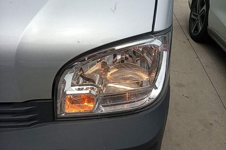 Used Wuling Zhiguang 2020 1.2L Practical Model China VI LSI Left Front Headlight