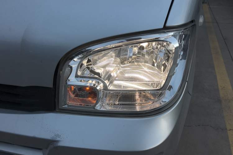 Used Wuling Zhiguang 2020 1.2L Van Utility Model China VI Emission Standard 2 Seats LSI Left Front Headlight