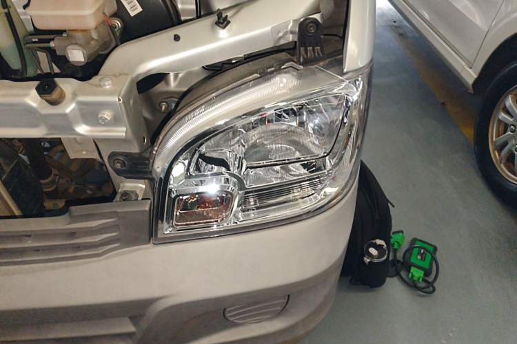 Used Wuling Zhiguang 2020 1.2L Van Utility Model China VI Emission Standard 2 Seats LSI Left Front Headlight