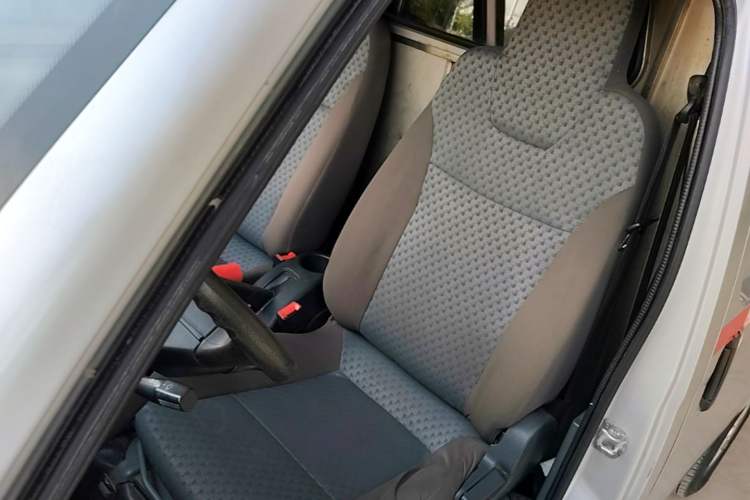 Used Wuling Zhiguang 2020 1.2L Van Utility Model China VI Emission Standard 2 Seats LSI Left Front Seat