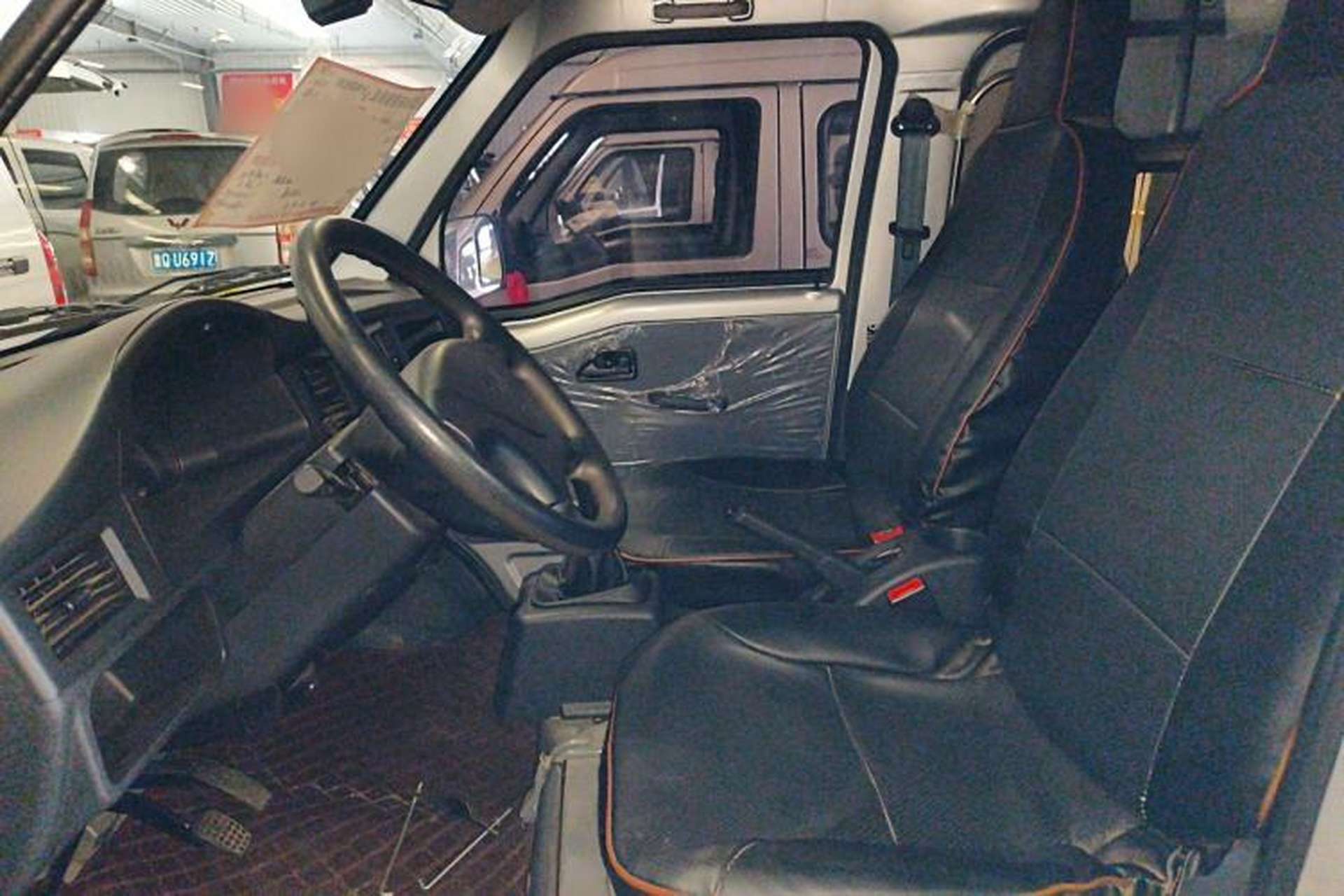Used Wuling Zhiguang 2020 1.2L Van Utility Model China VI Emission Standard 2 Seats LSI Left Front Seat