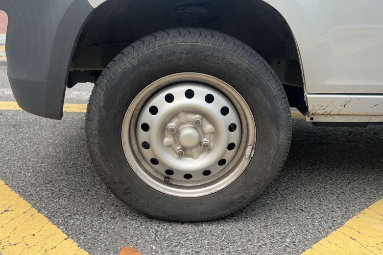 Used Wuling Zhiguang 2020 1.2L Practical Model China VI LSI Left Front Wheel Hub