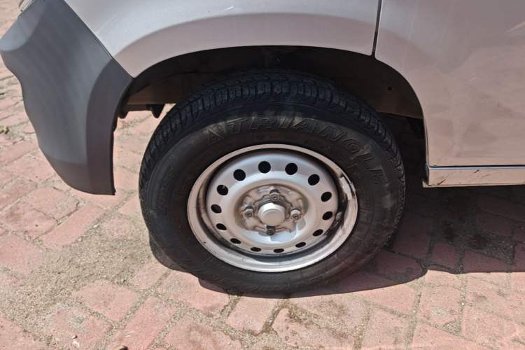 Used Wuling Zhiguang 2020 1.2L Van Utility Model China VI Emission Standard 2 Seats LSI Left Front Wheel Hub