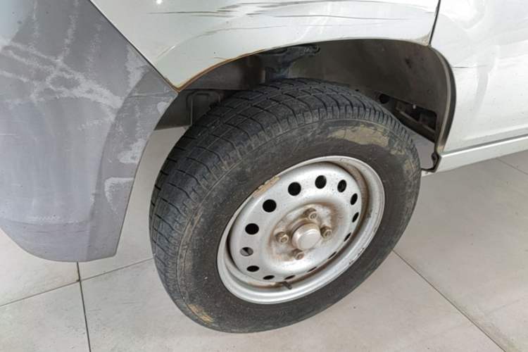 Used Wuling Zhiguang 2020 1.2L Practical Model China VI LSI Left Front Wheel Hub