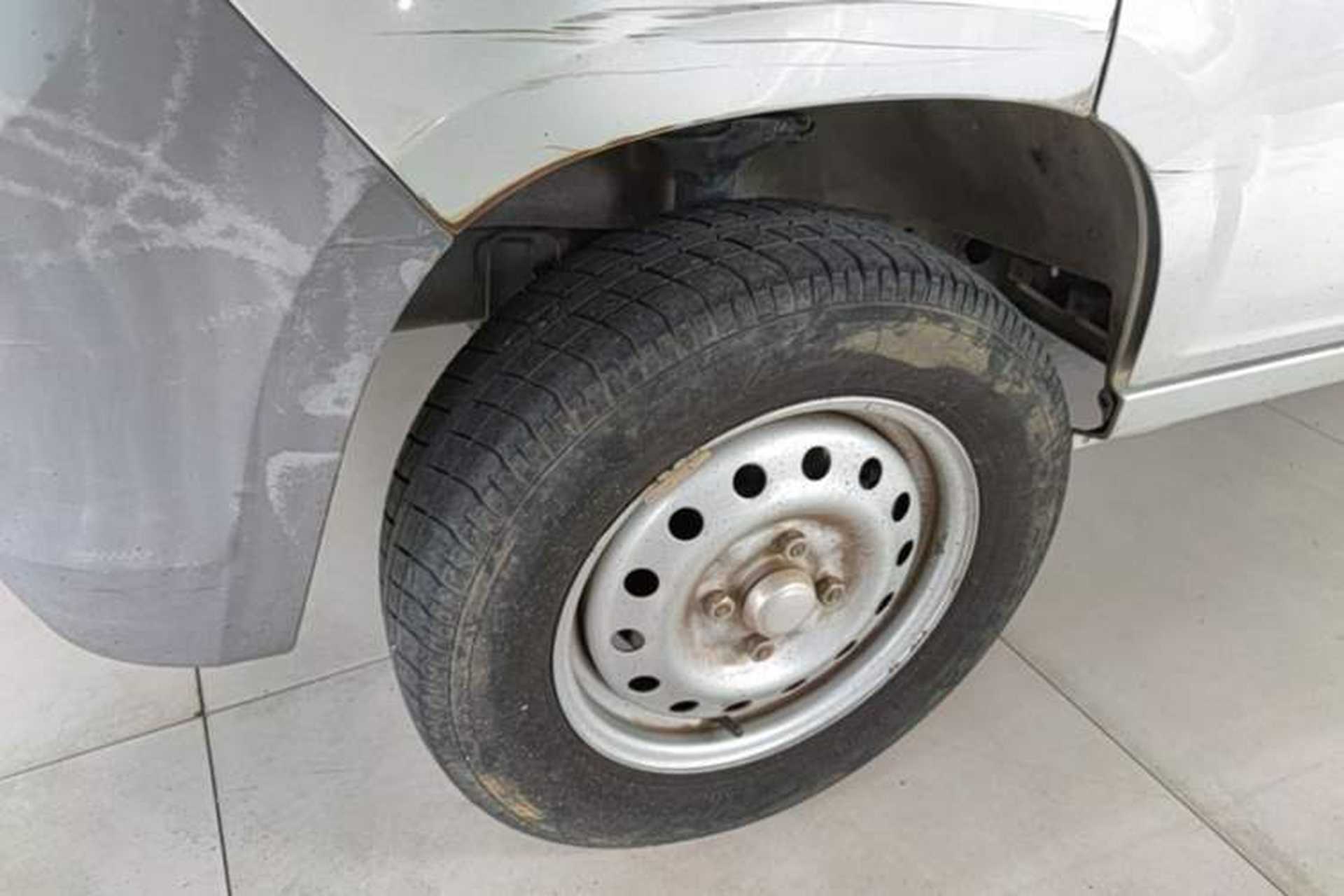 Used Wuling Zhiguang 2020 1.2L Practical Model China VI LSI Left Front Wheel Hub