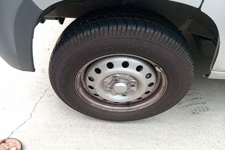 Used Wuling Zhiguang 2020 1.2L Practical Model China VI LSI Left Front Wheel Hub