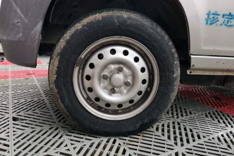 Used Wuling Zhiguang 2020 1.2L Van Utility Model China VI Emission Standard 2 Seats LSI Left Front Wheel Hub