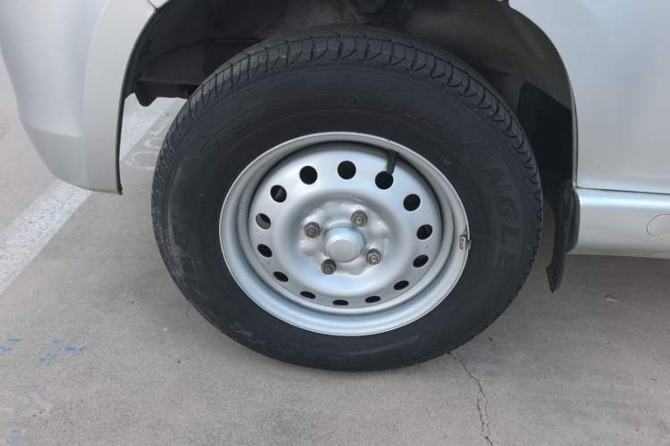 Used Wuling Zhiguang 2020 1.2L Van Utility Model China VI Emission Standard 2 Seats LSI Left Front Wheel Hub