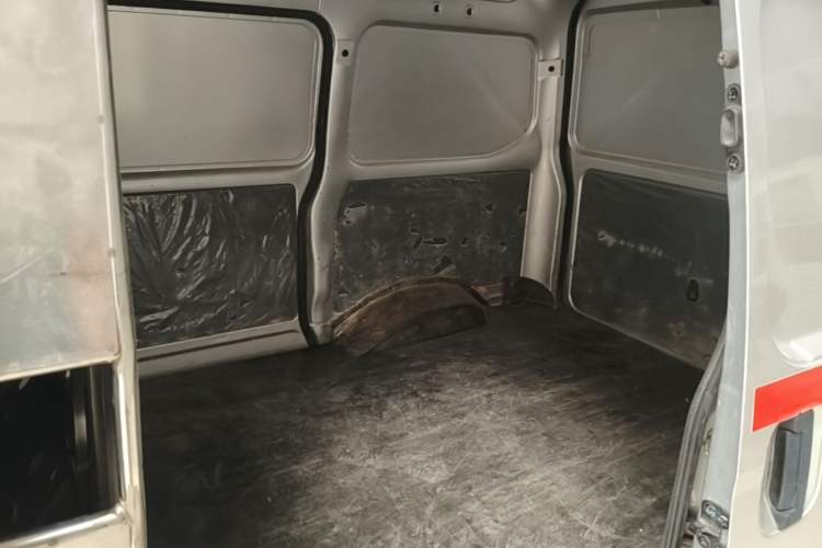 Used Wuling Zhiguang 2020 1.2L Van Utility Model China VI Emission Standard 2 Seats LSI Left Rear Seat