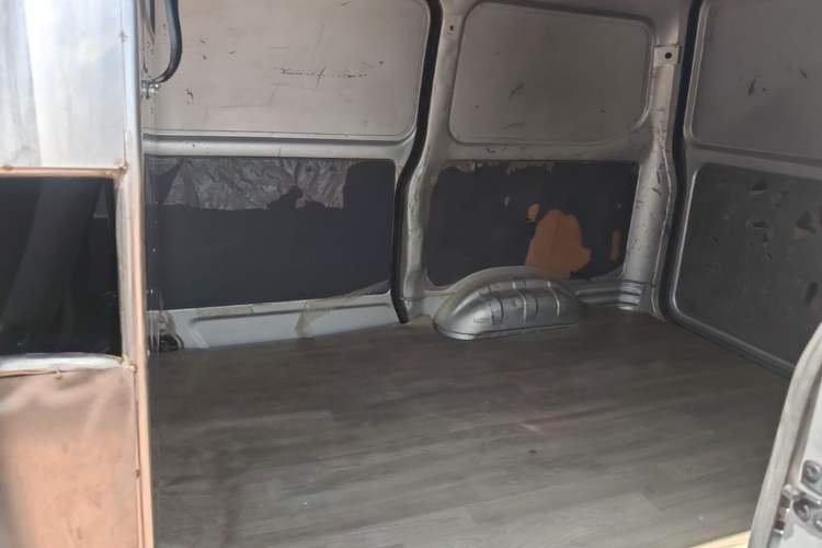 Used Wuling Zhiguang 2020 1.2L Van Utility Model China VI Emission Standard 2 Seats LSI Left Rear Seat