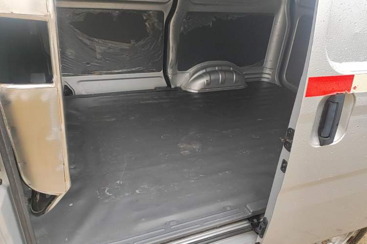Used Wuling Zhiguang 2020 1.2L Van Utility Model China VI Emission Standard 2 Seats LSI Left Rear Seat