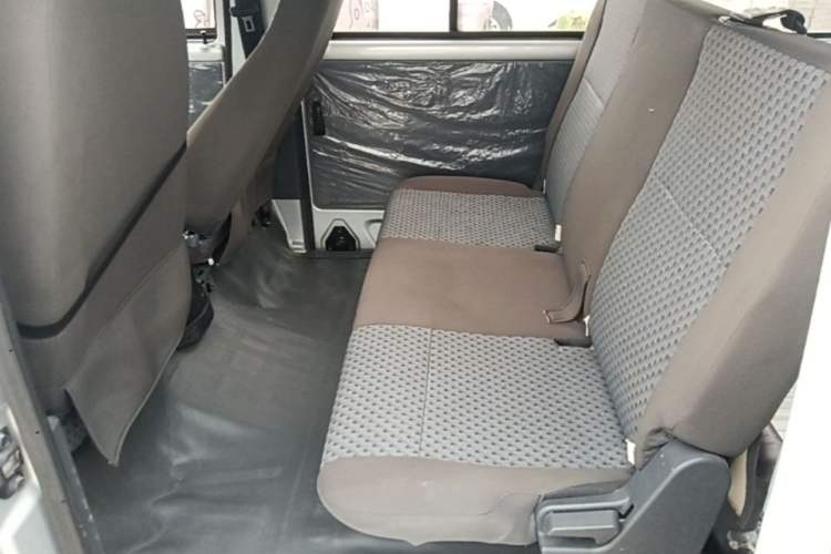 Used Wuling Zhiguang 2020 1.2L Practical Model China VI LSI Left Rear Seat