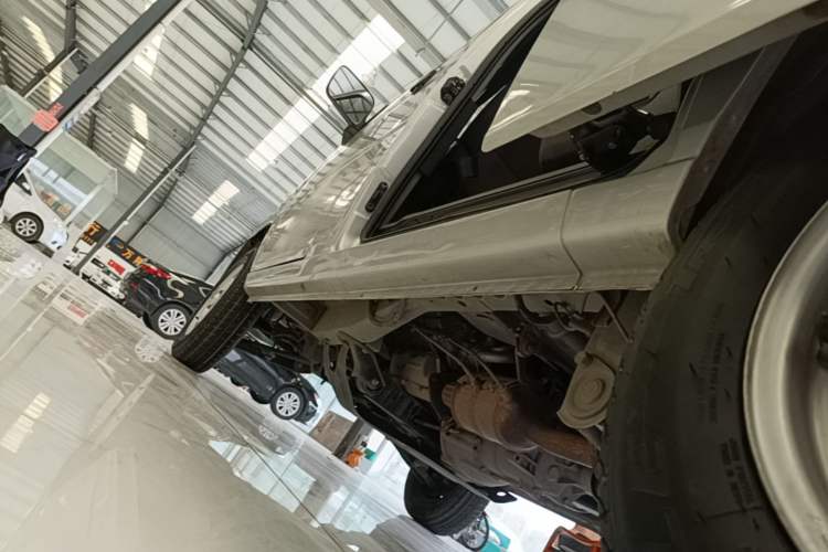 Used Wuling Zhiguang 2020 1.2L Van Utility Model China VI Emission Standard 5-Seater LSI Left Side Sill