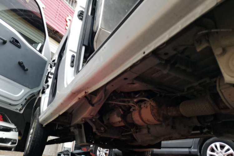 Used Wuling Zhiguang 2020 1.2L Van Utility Model China VI Emission Standard 2 Seats LSI Left Side Sill
