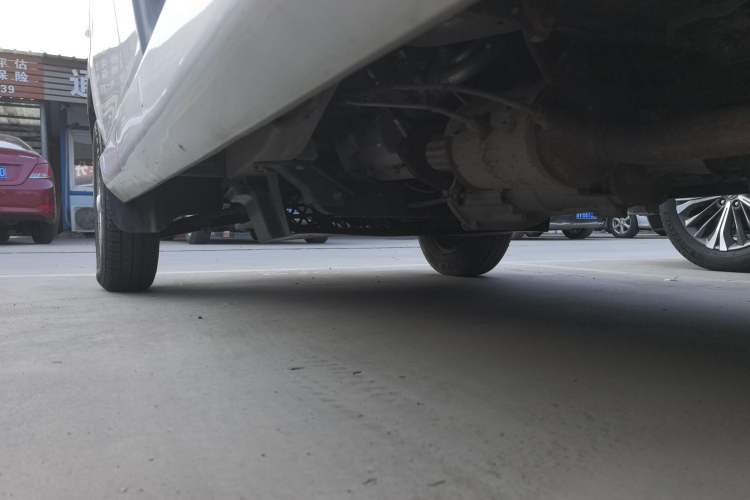 Used Wuling Zhiguang 2020 1.2L Van Utility Model China VI Emission Standard 2 Seats LSI Left Side Sill