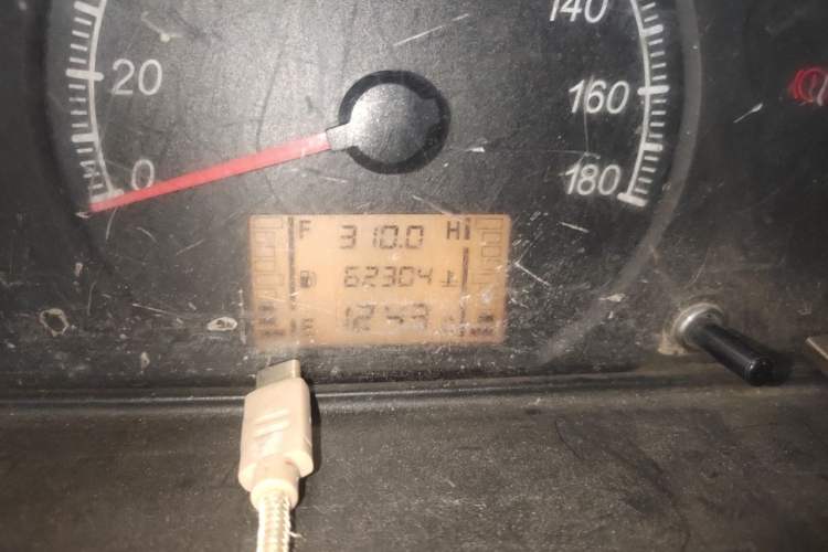 Used Wuling Zhiguang 2020 1.2L Practical Model China VI LSI Odometer Close Up