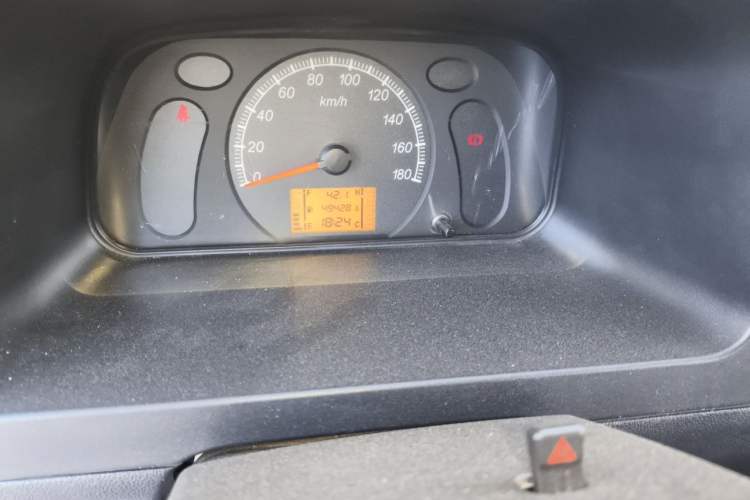 Used Wuling Zhiguang 2020 1.2L Practical Model China VI LSI Odometer Close Up