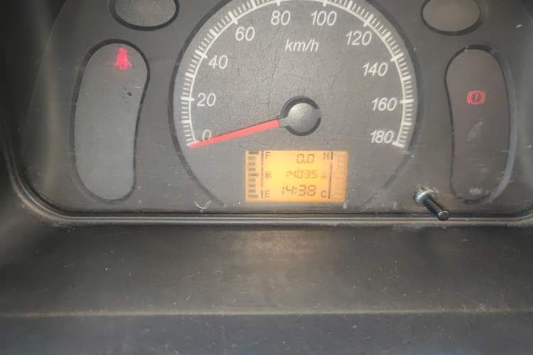 Used Wuling Zhiguang 2020 1.2L Practical Model China VI LSI Odometer Close Up