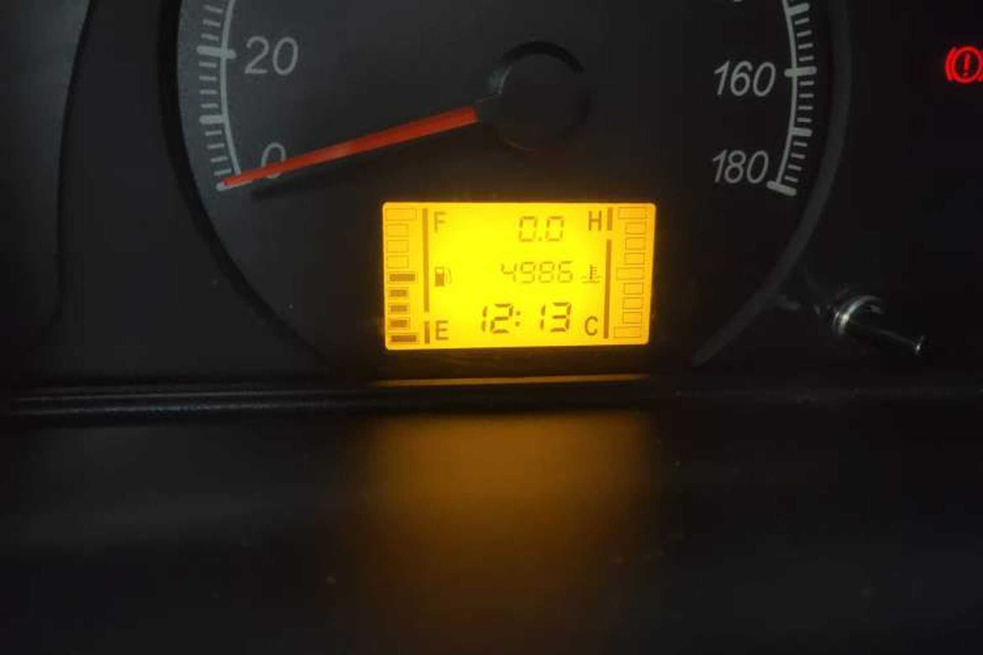 Used Wuling Zhiguang 2020 1.2L Practical Model China VI LSI Odometer Close Up