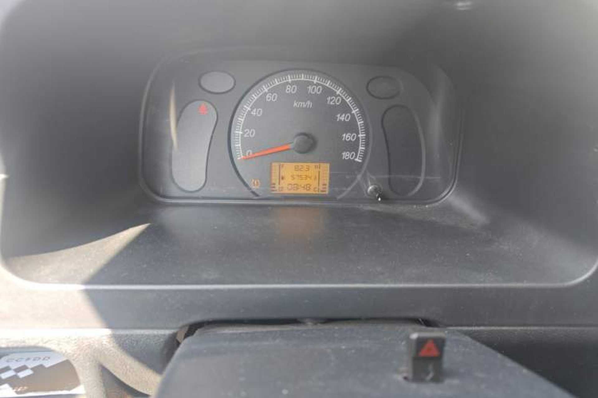 Used Wuling Zhiguang 2020 1.2L Practical Model China VI LSI Odometer Close Up
