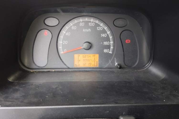 Used Wuling Zhiguang 2020 1.2L Practical Model China VI LSI Odometer Close Up