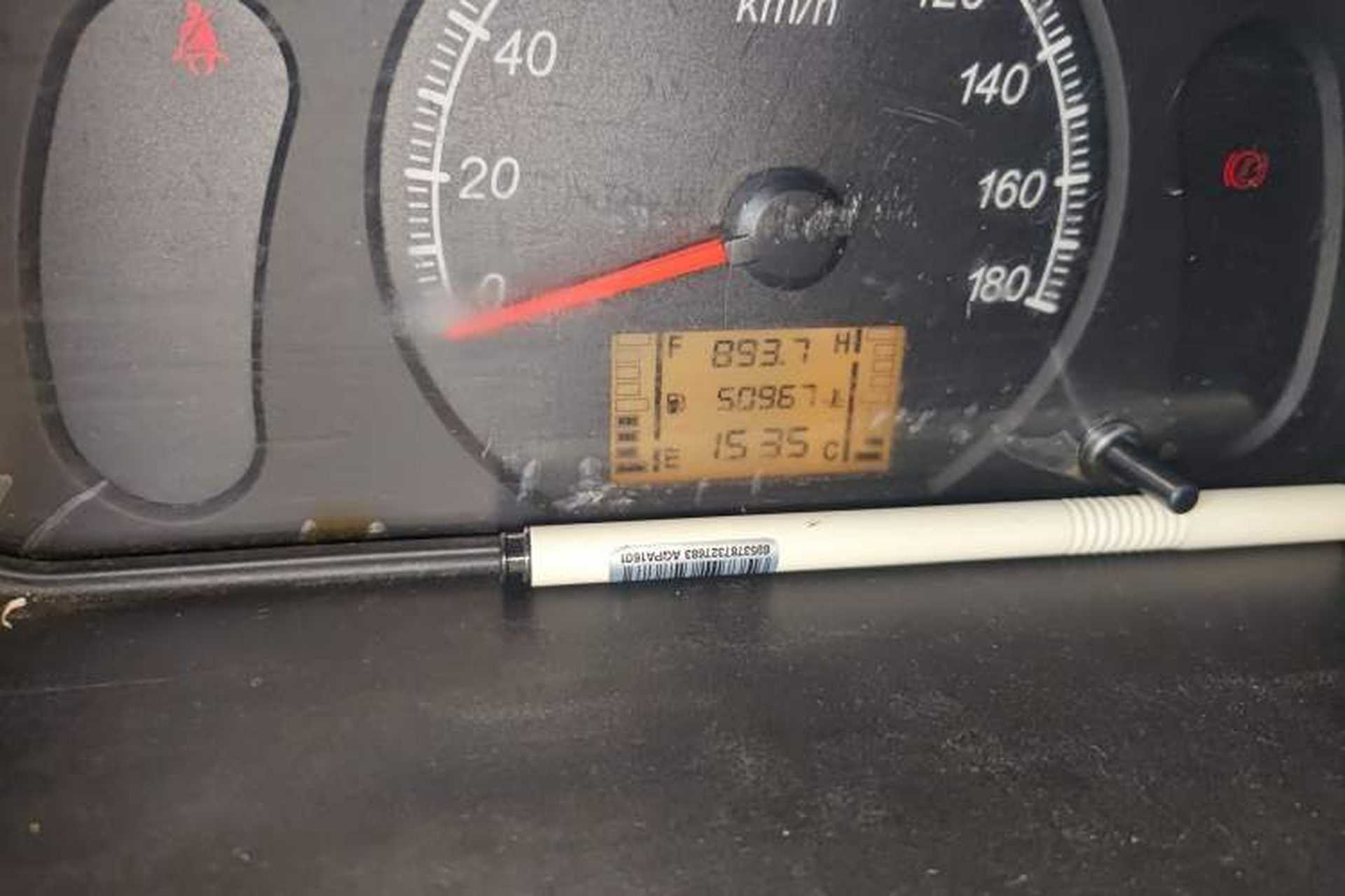 Used Wuling Zhiguang 2020 1.2L Practical Model China VI LSI Odometer Close Up