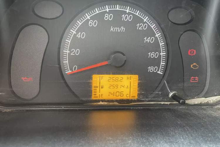 Used Wuling Zhiguang 2020 1.2L Van Utility Model China VI Emission Standard 5-Seater LSI Odometer Close Up