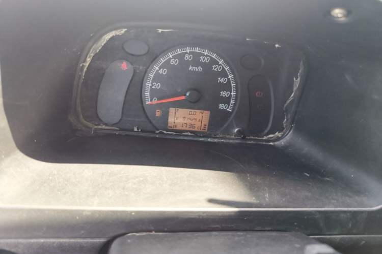 Used Wuling Zhiguang 2020 1.2L Practical Model China VI LSI Odometer Close Up