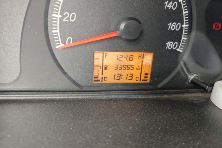 Used Wuling Zhiguang 2020 1.2L Van Utility Model China VI Emission Standard 2 Seats LSI Odometer Close Up