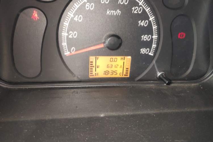 Used Wuling Zhiguang 2020 1.2L Van Utility Model China VI Emission Standard 2 Seats LSI Odometer Close Up