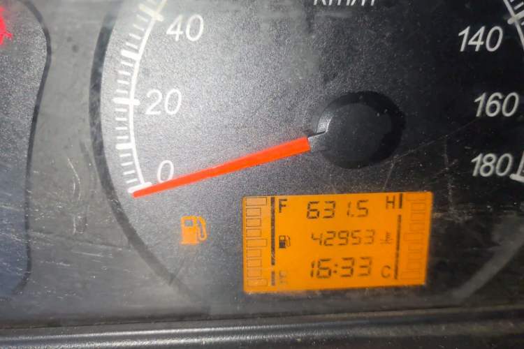 Used Wuling Zhiguang 2020 1.2L Van Utility Model China VI Emission Standard 2 Seats LSI Odometer Close Up