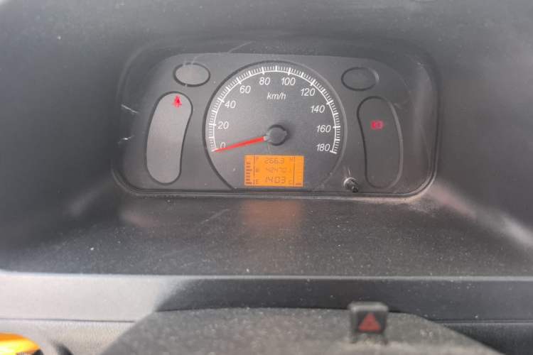 Used Wuling Zhiguang 2020 1.2L Practical Model China VI LSI Odometer Close Up