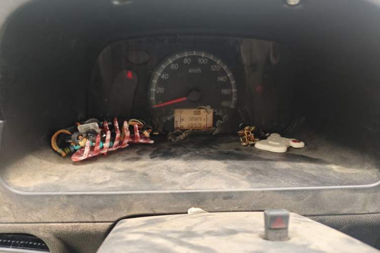 Used Wuling Zhiguang 2020 1.2L Practical Model China VI LSI Odometer Close Up