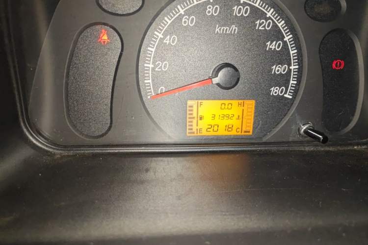 Used Wuling Zhiguang 2020 1.2L Practical Model China VI LSI Odometer Close Up