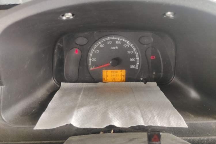 Used Wuling Zhiguang 2020 1.2L Van Utility Model China VI Emission Standard 2 Seats LSI Odometer Close Up