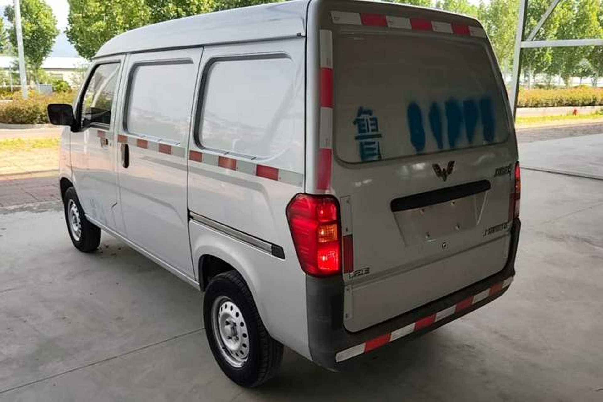 Used Wuling Zhiguang 2020 1.2L Van Utility Model China VI Emission Standard 2 Seats LSI Rear Left 45 Deg