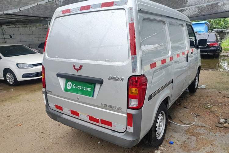 Used Wuling Zhiguang 2020 1.2L Van Utility Model China VI Emission Standard 2 Seats LSI Rear Right 45 Deg