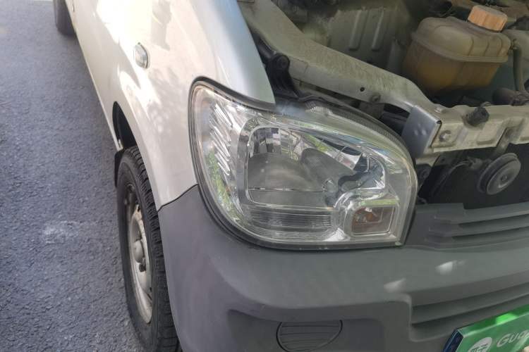 Used Wuling Zhiguang 2020 1.2L Practical Model China VI LSI Right Front Headlight