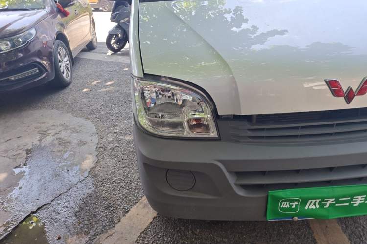 Used Wuling Zhiguang 2020 1.2L Practical Model China VI LSI Right Front Headlight